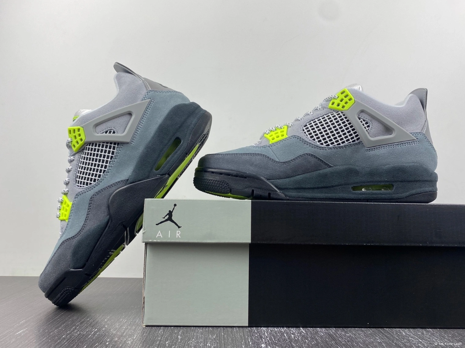 CT5342-007 Air 4 “Neon” Jordan SE 1105